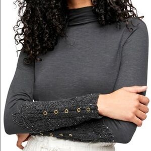 We the free HOOKED ON YOU TURTLENECK TOP